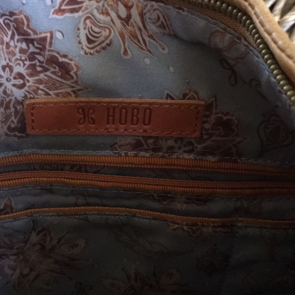 HOBO bag. Tan distressed leather. Hobo style. 12” x 15”. Very nice condition!! - Picture 5 of 9